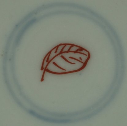 2010743 Symbol mark, Artemisia leaf, in overglaze iron-red, in a double circle, underglaze blue.